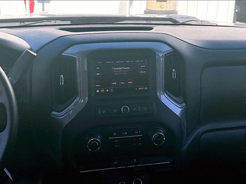 Used 2022 Chevrolet Silverado 2500 Custom w/ Custom Value Package image 10