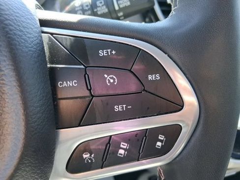 Used 2024 Chrysler Pacifica Touring-L FWD image 20