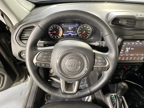 Used 2022 Jeep Renegade Latitude w/ Convenience Group AWD/4WD image 11