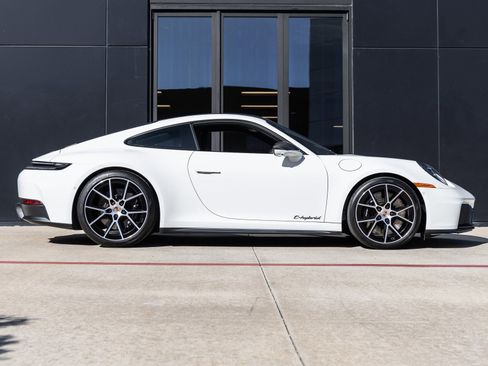 Used 2025 Porsche 911 Carrera GTS image 12