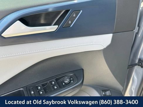 Certified 2023 Volkswagen Taos SE w/ Panoramic Sunroof Package AWD/4WD image 33