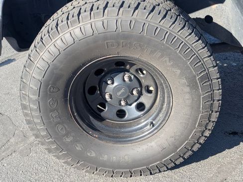 Used 2018 Jeep Wrangler Unlimited Sport w/ Connectivity Group image 10