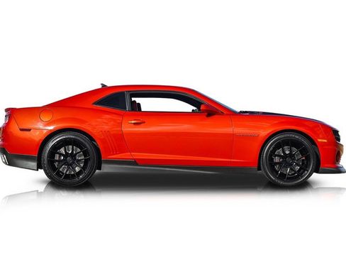 Used 2010 Chevrolet Camaro SS RWD image 2