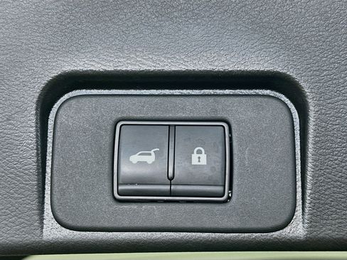 Used 2023 Nissan Rogue SV w/ SV Premium B Package FWD image 31