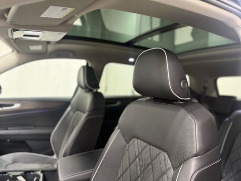 Used 2024 Volkswagen Atlas SEL Premium R-Line image 16