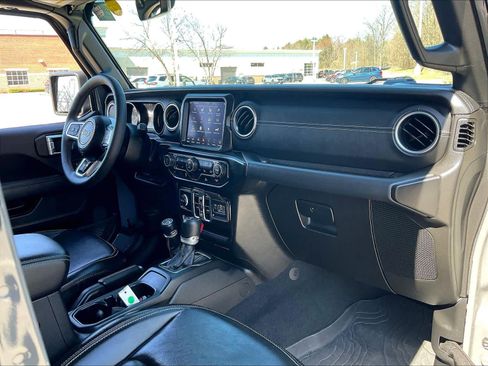 Used 2023 Jeep Wrangler Sahara w/ Cold Weather Group AWD/4WD image 14