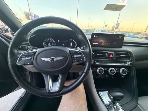 Used 2022 Genesis G70 2.0T RWD image 11