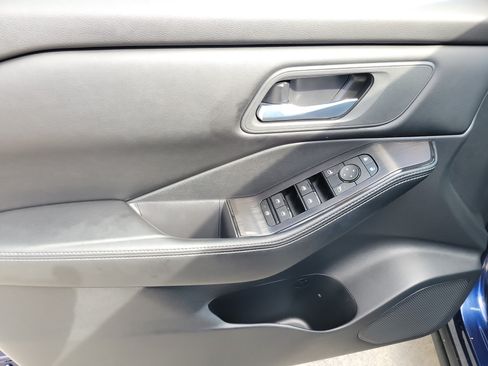 Used 2025 Nissan Rogue SV FWD image 21