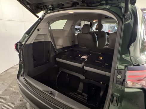 Used 2021 Toyota Sienna XLE image 26