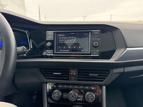 Used 2023 Volkswagen Jetta SE w/ Panoramic Sunroof Package image 23