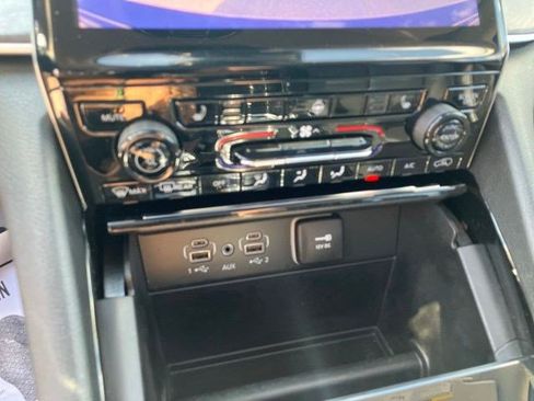 Certified 2023 Jeep Grand Cherokee Limited w/ Black Appearance Package AWD/4WD image 19