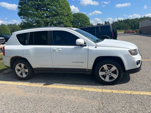 Used 2014 Jeep Compass 4WD image 9