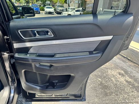 Used 2017 Ford Explorer XLT w/ Equipment Group 202A FWD image 36