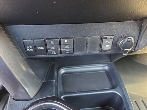Used 2016 Toyota RAV4 SE w/ Advanced Technology Package AWD/4WD image 25