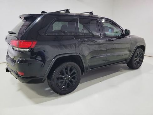 Used 2018 Jeep Grand Cherokee Altitude image 28
