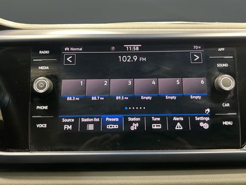 Used 2023 Volkswagen Taos SE w/ Panoramic Sunroof Package AWD/4WD image 15
