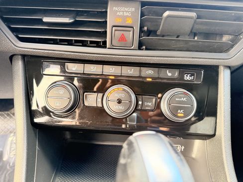 Used 2019 Volkswagen Jetta R-Line image 17