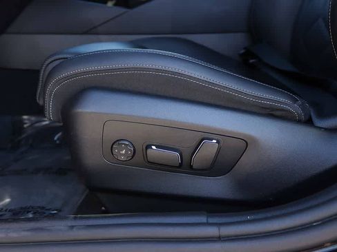 Used 2025 BMW 530i RWD image 19