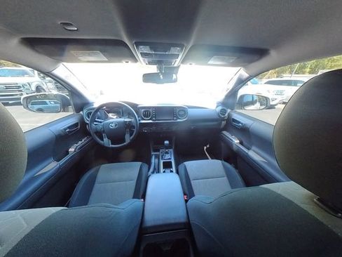 Used 2022 Toyota Tacoma TRD Off-Road image 30