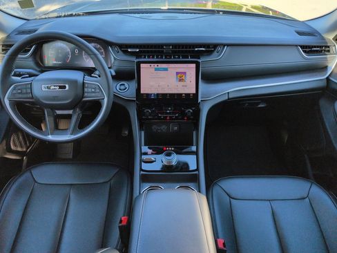 Used 2024 Jeep Grand Cherokee Limited w/ Black Appearance Package image 14