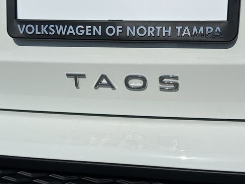 Used 2024 Volkswagen Taos SE w/ Panoramic Sunroof Package AWD/4WD image 11
