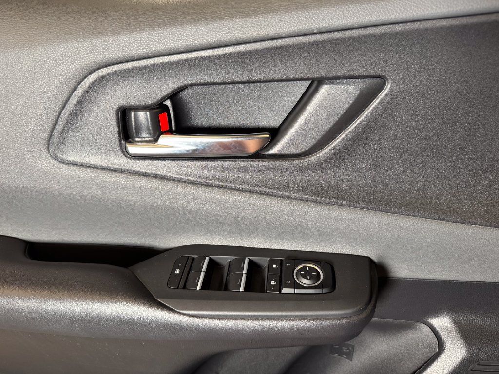 Used 2024 Toyota Prius XLE FWD image 19