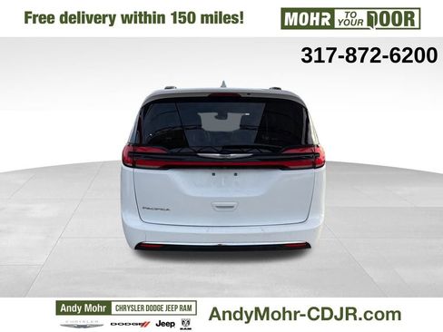 Used 2022 Chrysler Pacifica Touring-L image 5