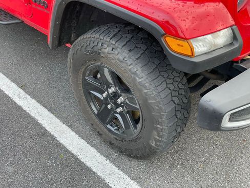 Used 2021 Jeep Gladiator Sport image 9