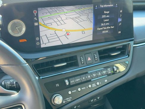 Used 2022 Lexus ES 300h w/ Premium Package image 25