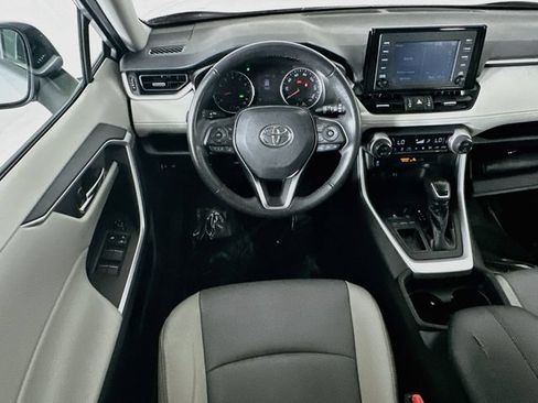 Used 2019 Toyota RAV4 XLE Premium FWD image 22