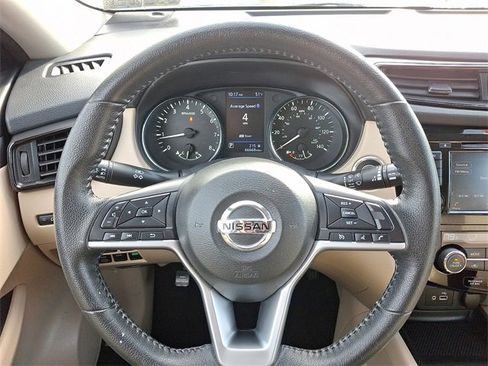 Used 2020 Nissan Rogue SV image 18