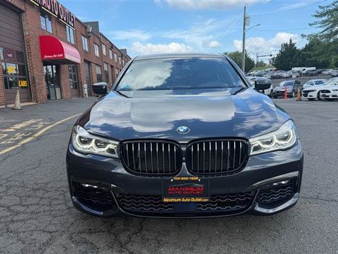 Used 2018 BMW 750i RWD image 2