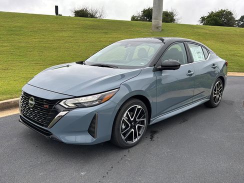 New 2025 Nissan Sentra SR w/ SR Premium Package image 2