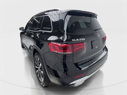 Used 2022 Mercedes-Benz GLB 250 4MATIC w/ Premium Package Lite image 10
