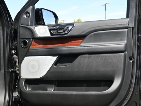 Used 2023 Lincoln Navigator Reserve AWD/4WD image 28