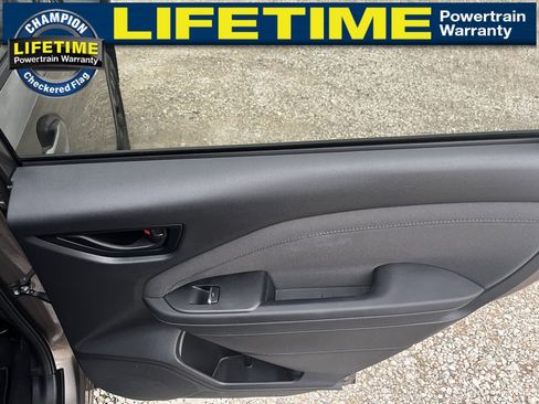 Used 2025 Subaru Forester Premium image 31