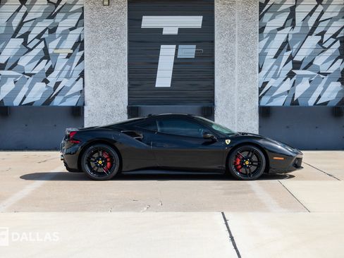 Used 2019 Ferrari 488 GTB RWD image 17
