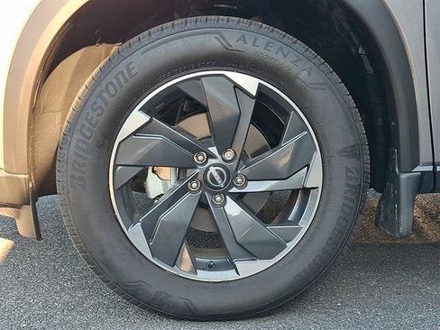 Certified 2025 Nissan Rogue SV AWD/4WD image 6