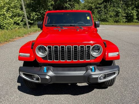 Used 2024 Jeep Wrangler Unlimited Sahara w/ Technology Group AWD/4WD image 3