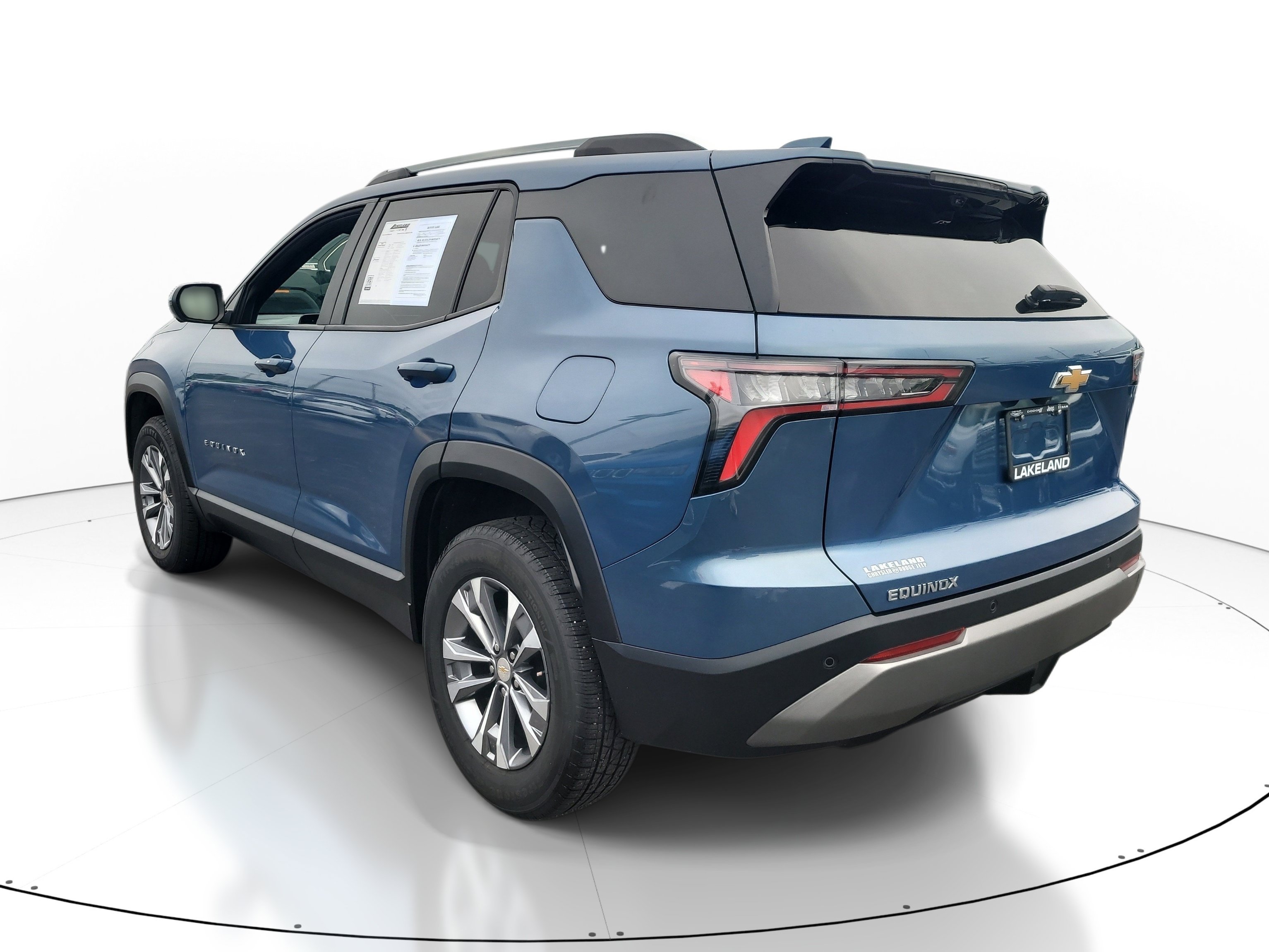 Used 2025 Chevrolet Equinox LT w/ Convenience Package II FWD image 6