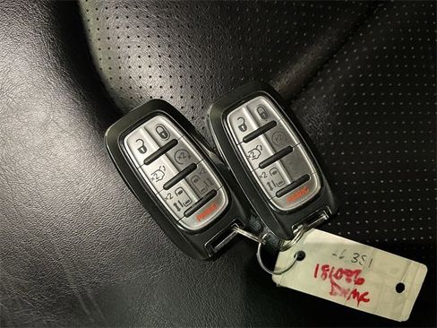 Used 2023 Chrysler Pacifica Touring-L w/ S Appearance Package image 25