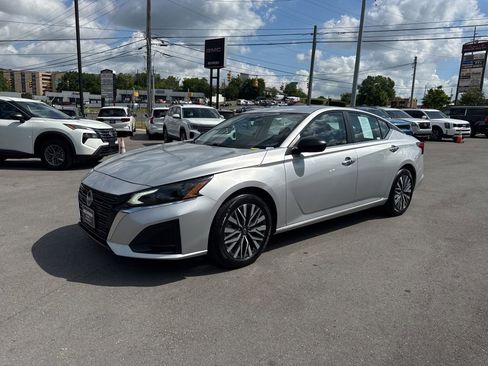 Used 2024 Nissan Altima 2.5 SV FWD image 3