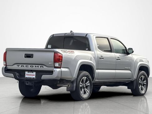Certified 2017 Toyota Tacoma TRD Sport image 5