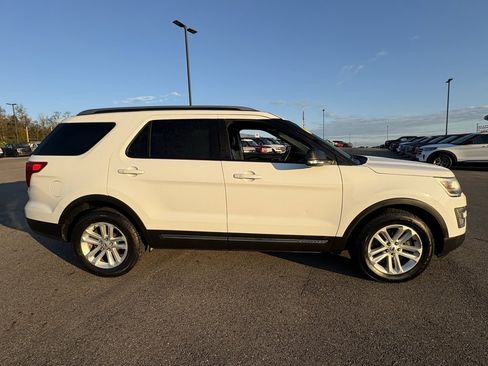 Used 2017 Ford Explorer XLT w/ Equipment Group 202A FWD image 6