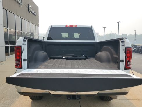 Used 2026 RAM 2500 Big Horn AWD/4WD image 6