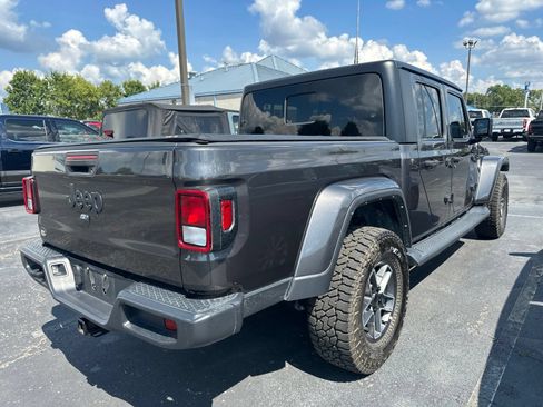 Used 2023 Jeep Gladiator Sport AWD/4WD image 4