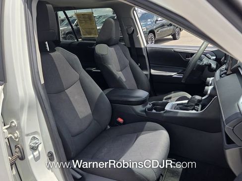 Used 2019 Toyota RAV4 XLE FWD image 18