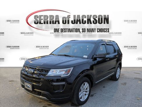 Used 2018 Ford Explorer XLT image 9