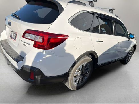 Used 2018 Subaru Outback 3.6R Touring w/ Popular Package #3 image 3