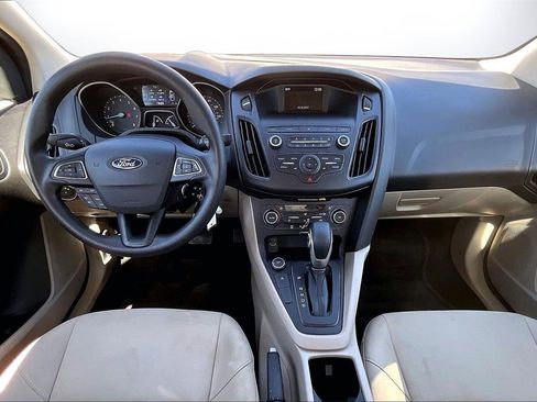 Used 2018 Ford Focus SE w/ SE Appearance Package image 15